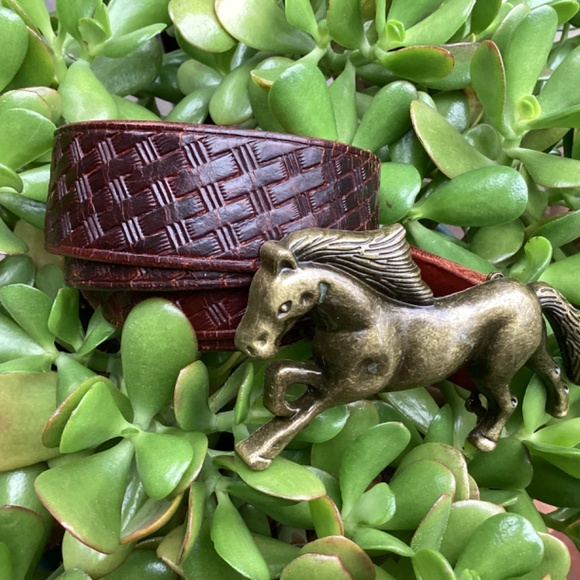 Beautiful Running Horse Buckle Leather Belt